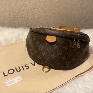 EUC Louis Vuitton bum bag. Louis Vuitton Fanny pack. Louis Vuitton crossbody.
